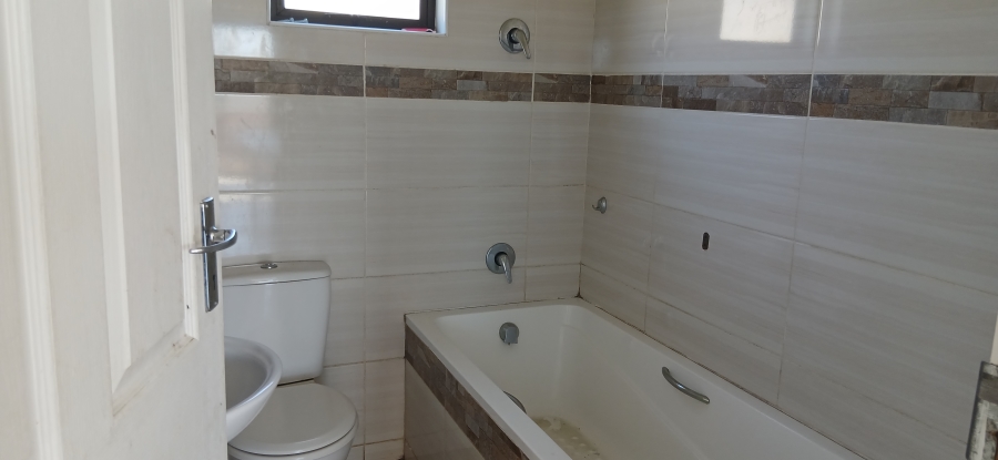 To Let 3 Bedroom Property for Rent in Cove Rock Eastern Cape